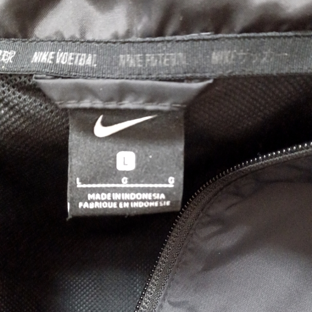Nike wind breaker Black Large Unisex. Mesh lining. - Picture 6 of 9